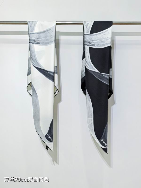 Chanel silk scarf 90X90cm E032223